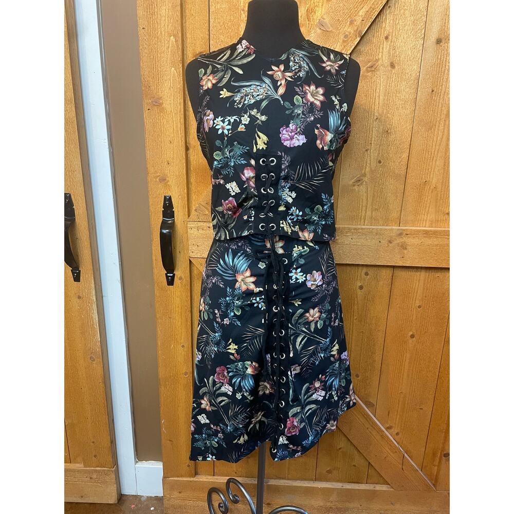 NWOT Venus Top Skirt Set Outfit Medium Small Floral Beach Vacay Cruise